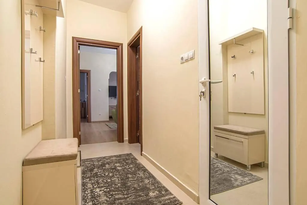 Elegant & Stylish 2 Bedroom Top Central Apartment Sofía Bulgaria